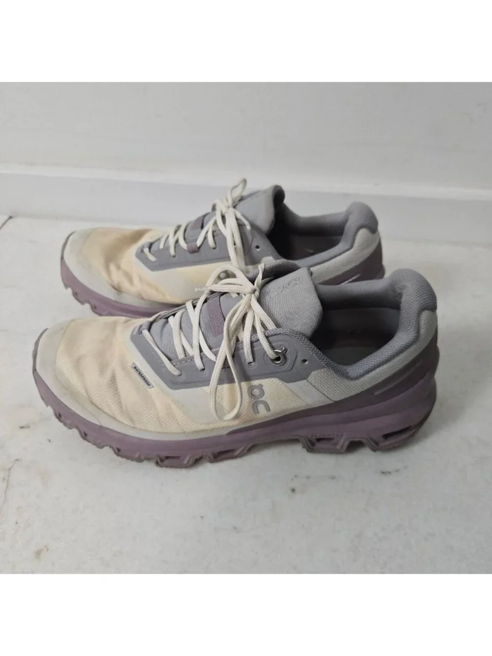 On Cloudventure Women's Size 7 Waterproof in Ice/Heron Running Shoes